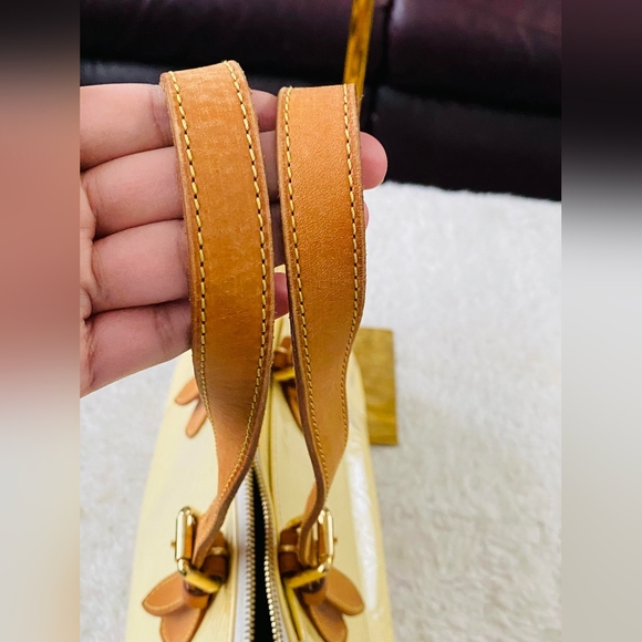 SOLD!!!(2for350)Original LV vernis - Picture 6 of 16